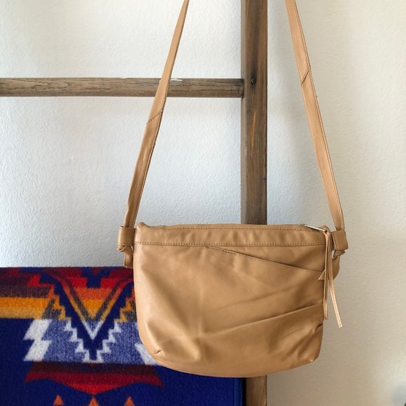 ERIN TEMPLETON TGIF Shoulder / Crossbody Bag in Soft Tan Recycled Leather - Picture 4 of 9